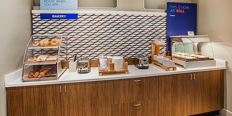 Holiday Inn Express & Suites Palm Desert - Millennium By Ihg Bagian luar foto