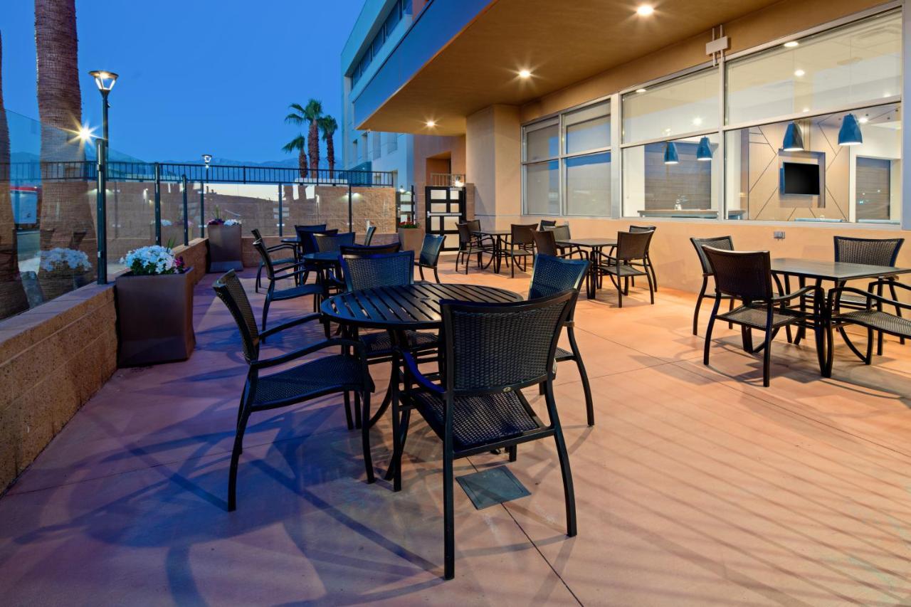Holiday Inn Express & Suites Palm Desert - Millennium By Ihg Bagian luar foto