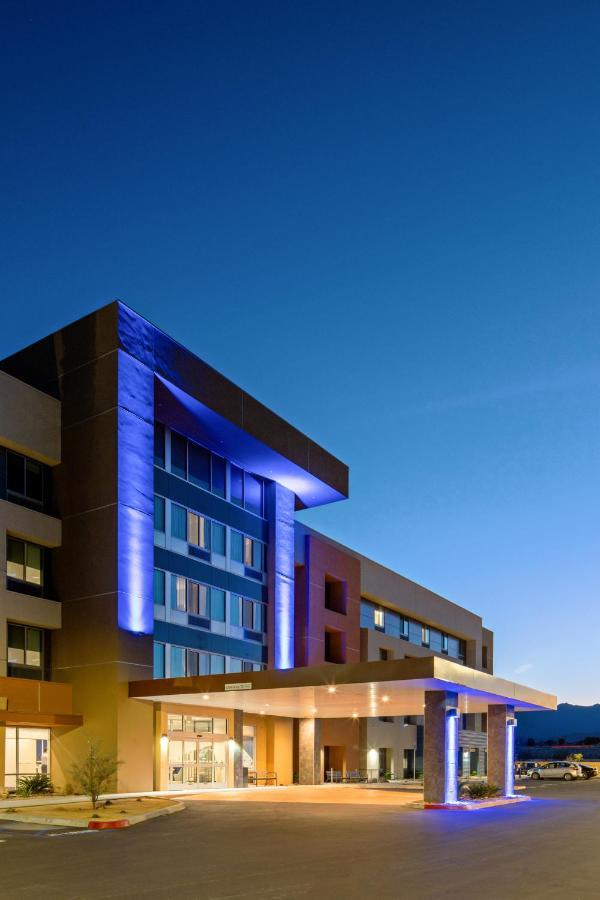 Holiday Inn Express & Suites Palm Desert - Millennium By Ihg Bagian luar foto
